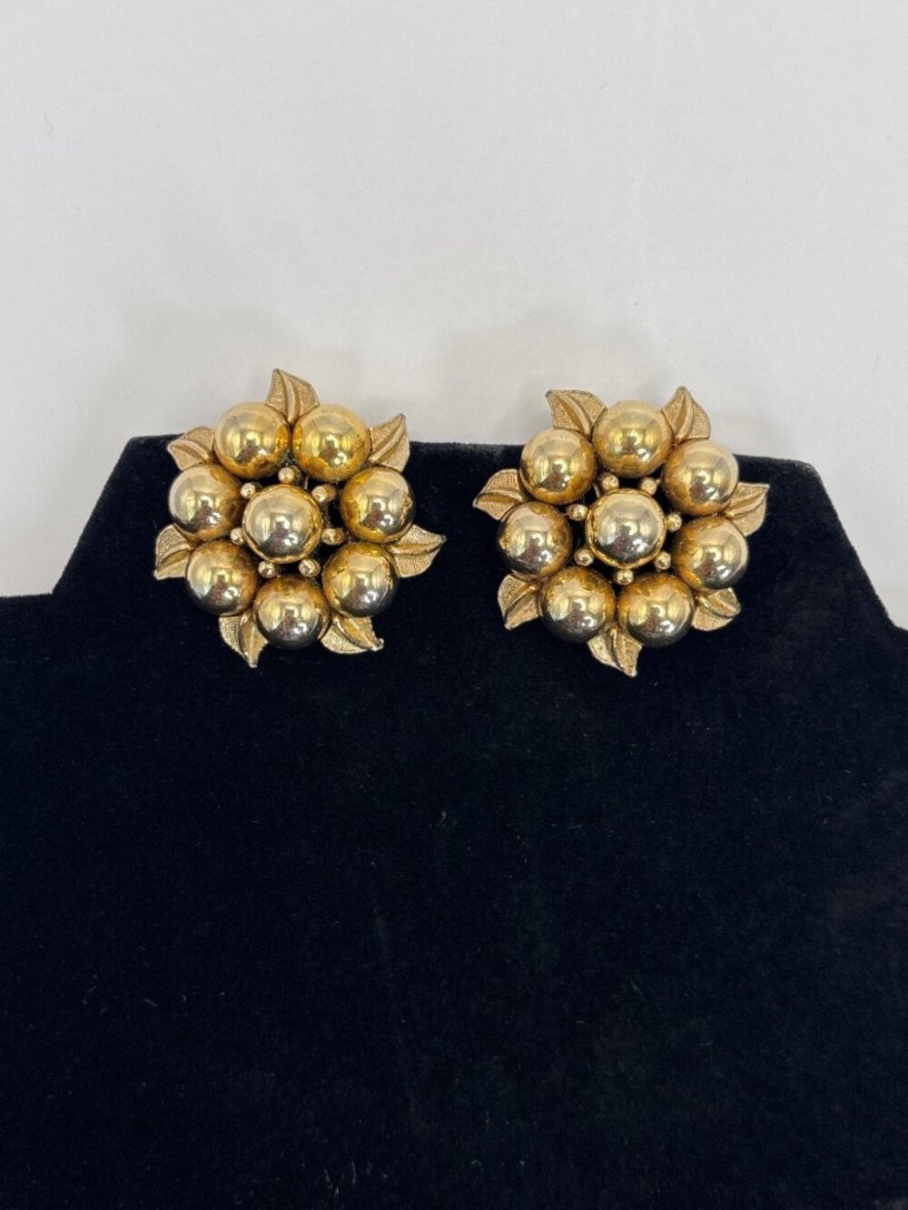Coro Vintage Gold Tone Ball Cluster Floral Leaf Pattern Clip On Earrings